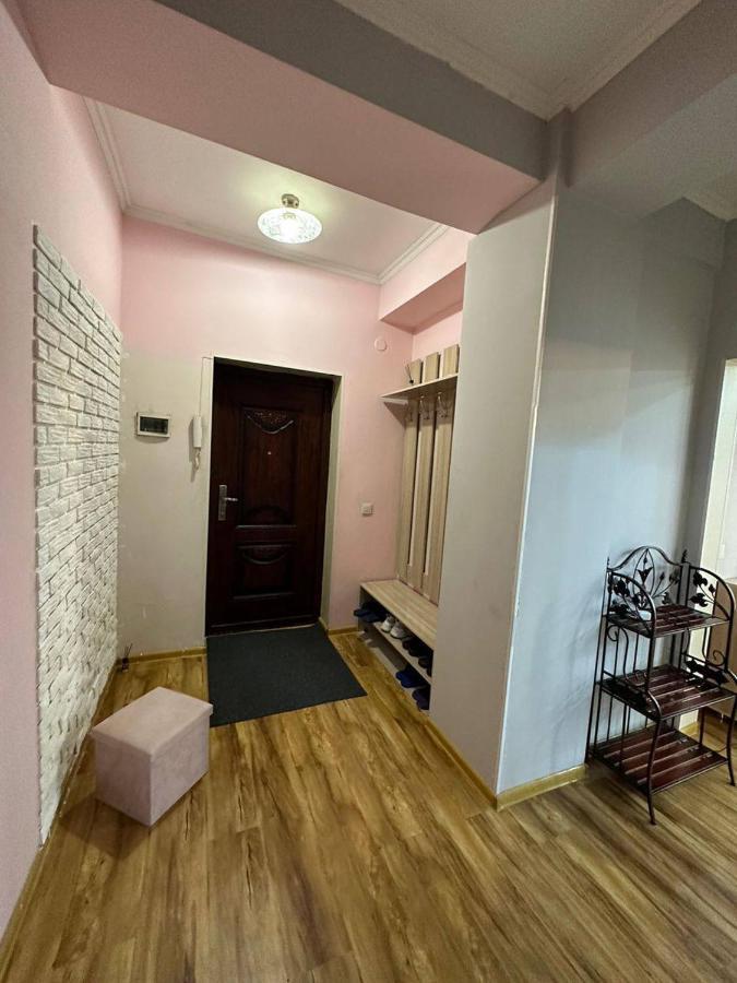 1-Room Apart. 21 On Usenbaeva 52 Near Eurasia Shopping Center Bischkek Exterior foto
