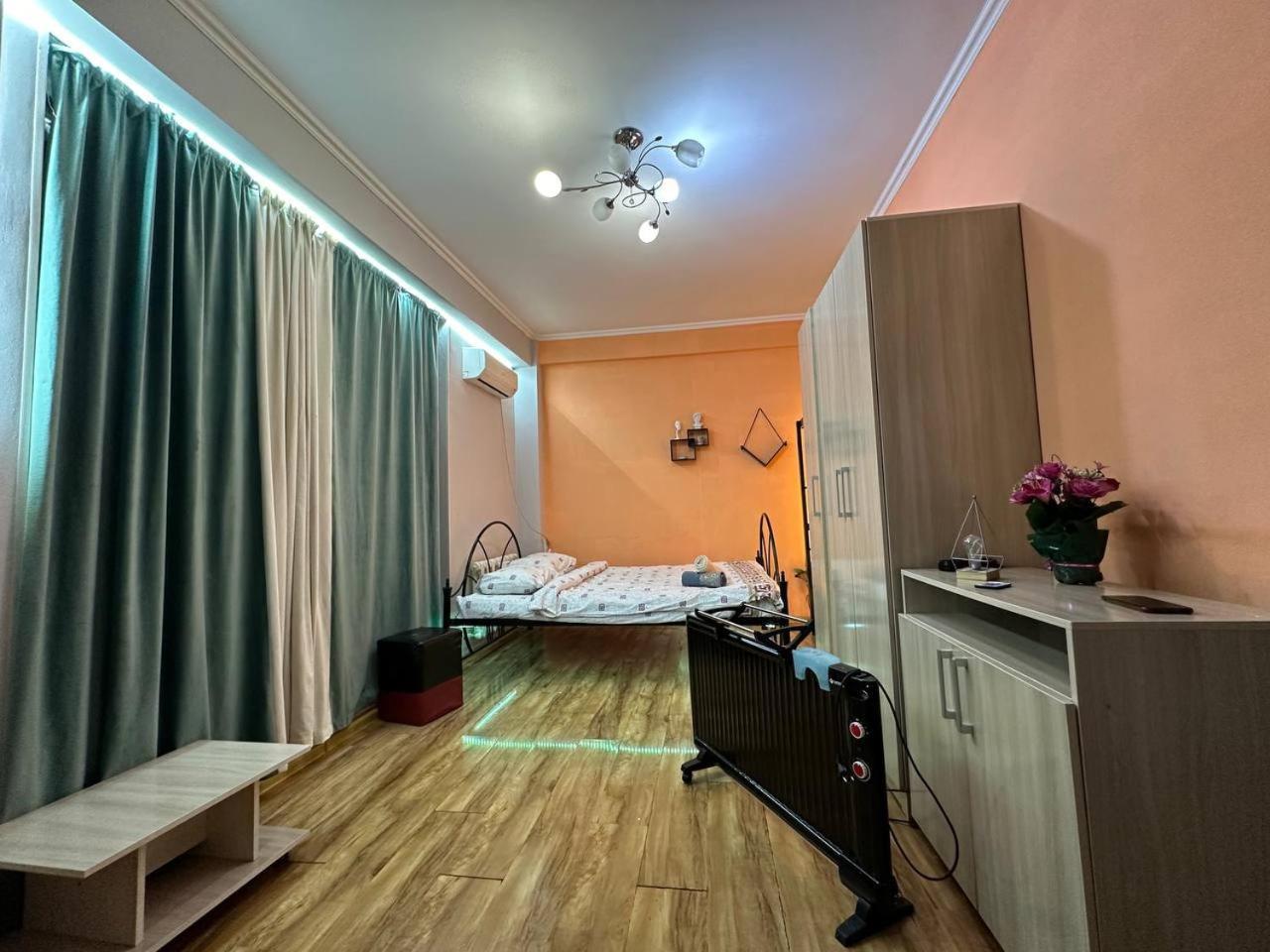 1-Room Apart. 21 On Usenbaeva 52 Near Eurasia Shopping Center Bischkek Exterior foto